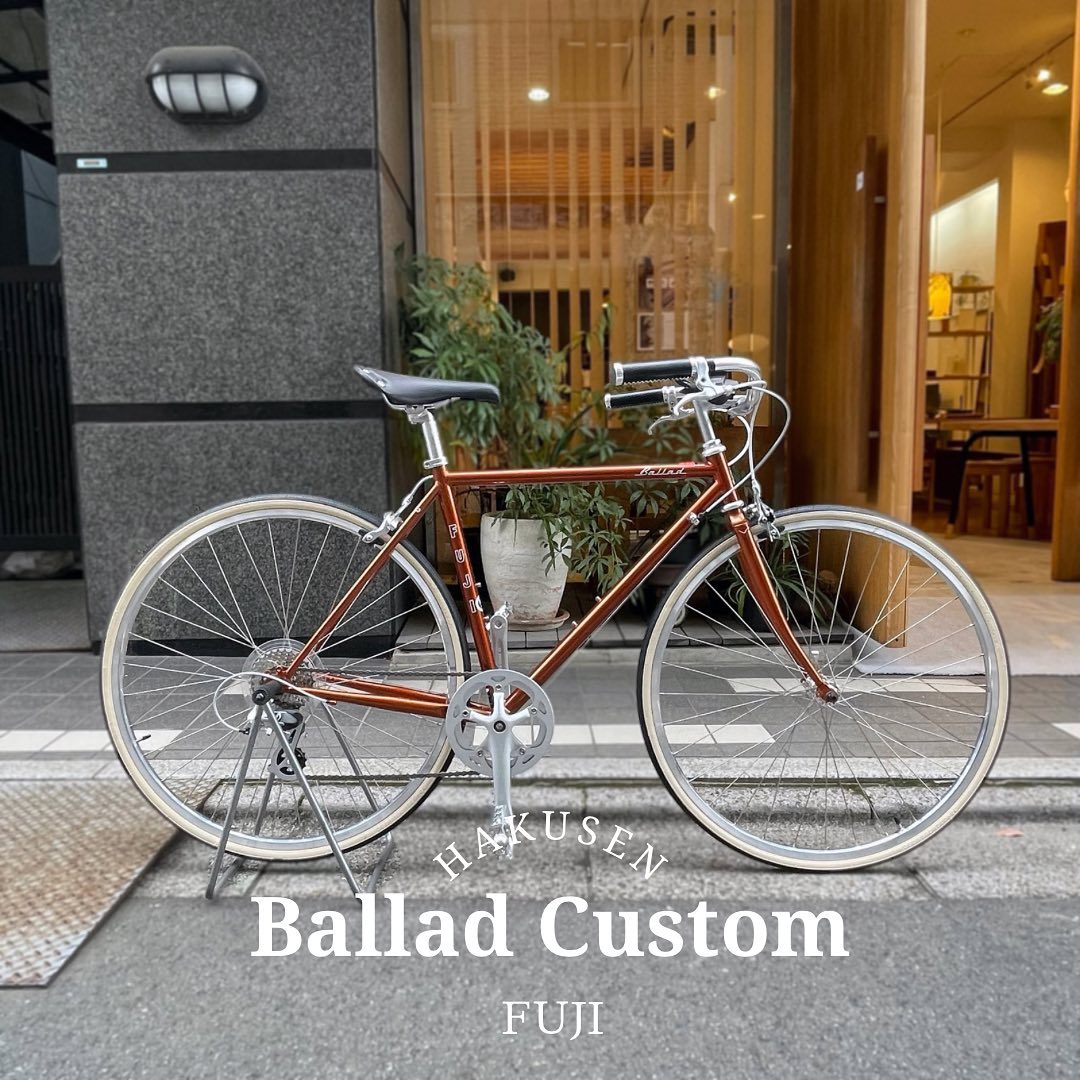 FUJI BALLAD ハクセン実車カスタム施工例 2022-12-04 プロムナードハンドル・バーボンレザーグリップ・スリムレザーブラックサドル・MKSシルバンツーリングペダル・メッシュアウター